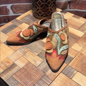 👡 L.J. Simone Western Mules — Tan Multi — Sz 7.5